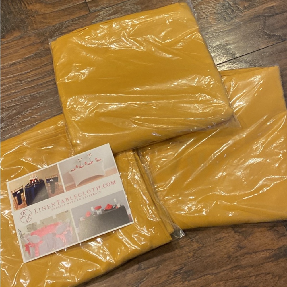 NWT Gold Linen Napkins